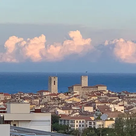 Superbe 2 Pieces Vue Mer, Piscine, Parking Antibes