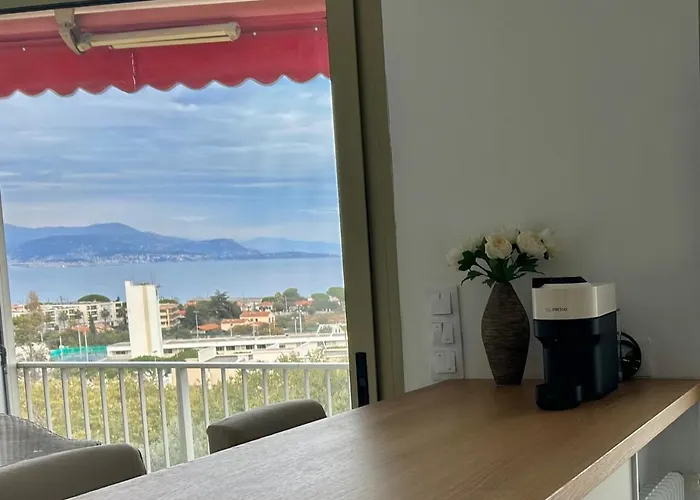 Superbe 2 Pieces Vue Mer, Piscine, Parking Apartmán Antibes