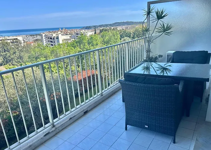 Apartmán Superbe 2 Pieces Vue Mer, Piscine, Parking *