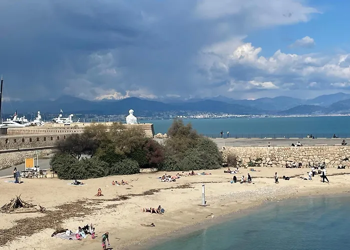 Superbe 2 Pièces Vue Mer, Piscine, Parking *