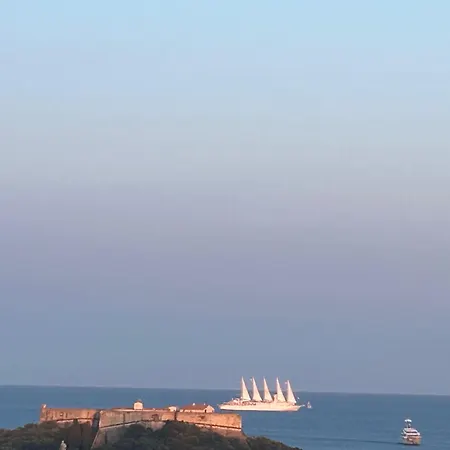 Superbe 2 Pieces Vue Mer, Piscine, Parking *