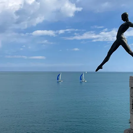 Superbe 2 Pieces Vue Mer, Piscine, Parking Antibes