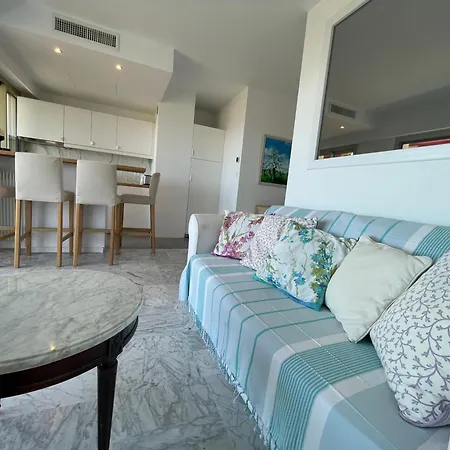 Superbe 2 Pieces Vue Mer, Piscine, Parking *
