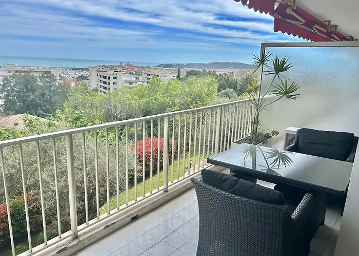 Appartement Superbe 2 Pièces Vue Mer, Piscine, Parking Antibes
