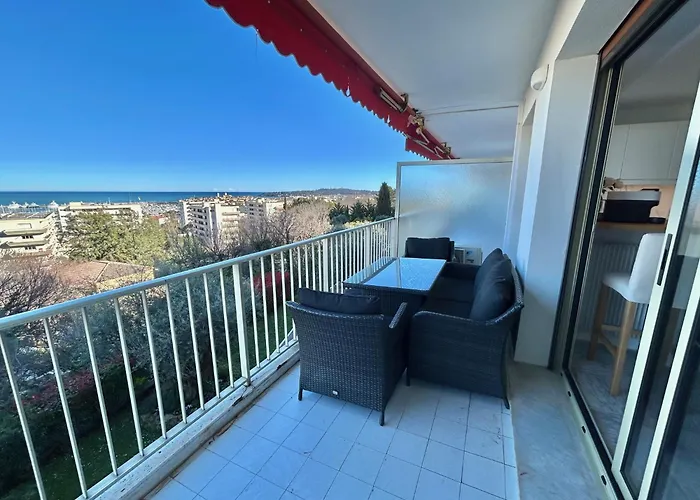 Superbe 2 Pièces Vue Mer, Piscine, Parking *