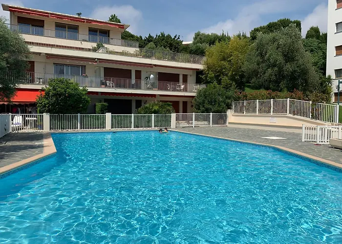 Superbe 2 Pièces Vue Mer, Piscine, Parking * Antibes