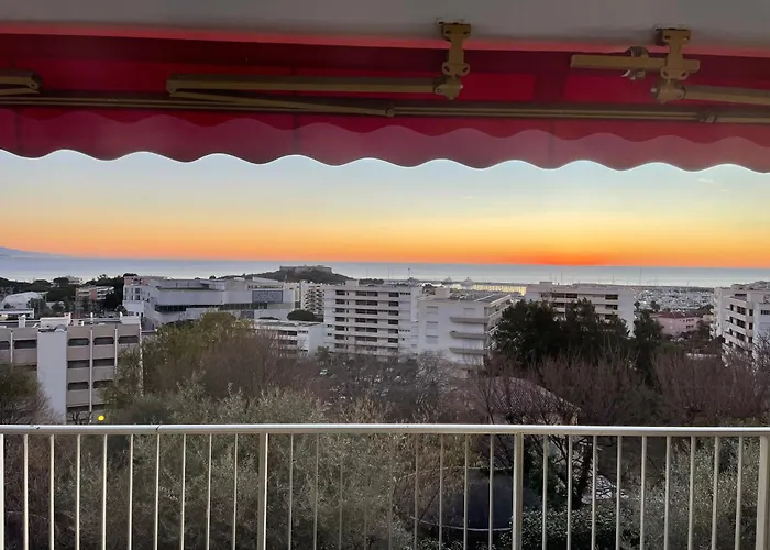Superbe 2 Pièces Vue Mer, Piscine, Parking Appartement Antibes