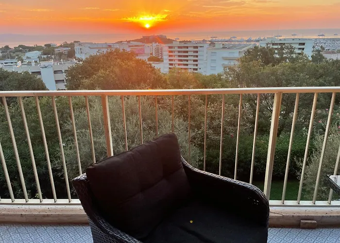 Appartement Superbe 2 Pièces Vue Mer, Piscine, Parking