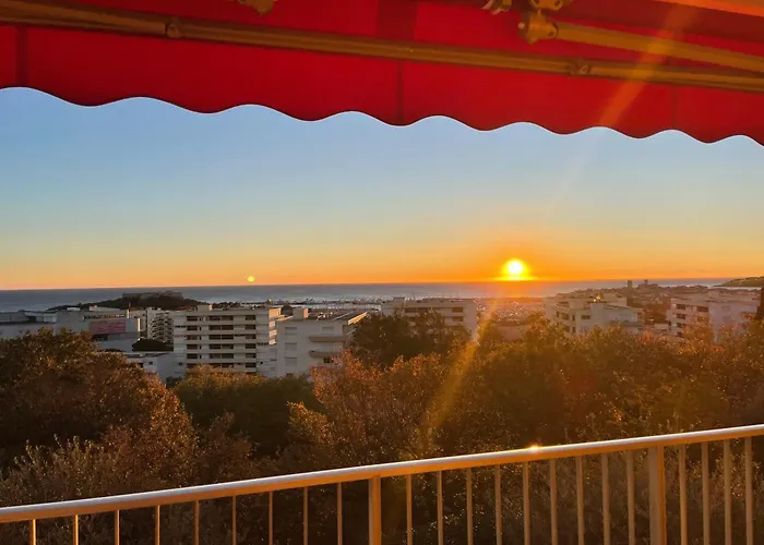 Appartement Superbe 2 Pièces Vue Mer, Piscine, Parking