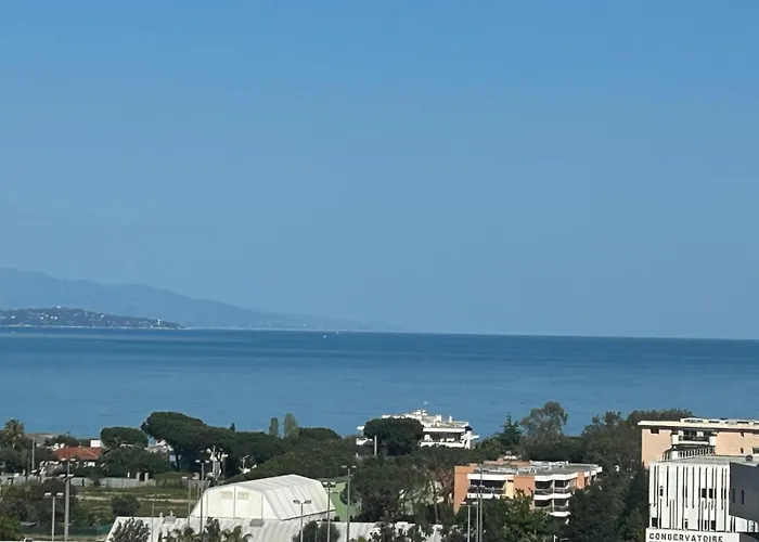 Superbe 2 Pièces Vue Mer, Piscine, Parking Appartement *